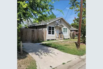218 E Hunnicutt Street, Baytown, TX 77520 - Photo 1