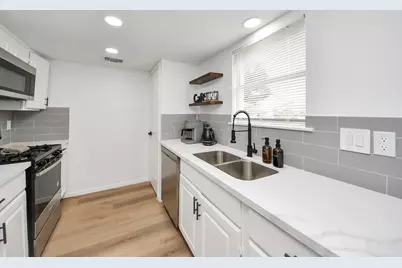 8631 Valley Ledge Drive, Houston, TX 77078 - Photo 8