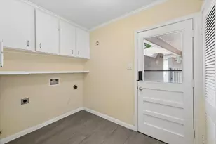 10018 Overbrook Ln, Houston, TX 77042 - Photo 14