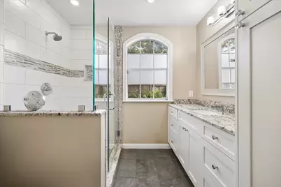 10018 Overbrook Lane, Houston, TX 77042 - Photo 8