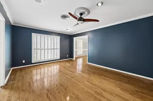 10018 Overbrook Ln, Houston, TX 77042 - Photo 6