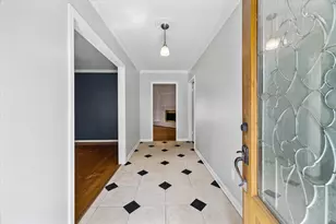 10018 Overbrook Ln, Houston, TX 77042 - Photo 2