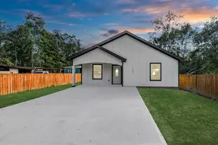 27090 Diamond C Rd, Splendora, TX 77372 - Photo 2