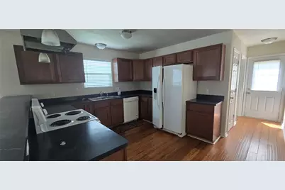 722 E E Columbus Drive, Wharton, TX 77488 - Photo 4