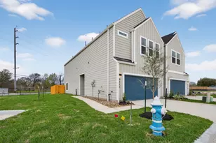 9125 Highland Northern Wy, Houston, TX 77088 - Photo 2