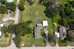 203 S 6th St, Highlands, TX 77562 - Photo 8