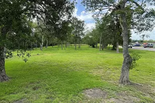 908 N Colorado St, Edna, TX 77957 - Photo 34