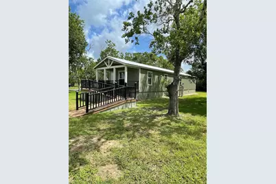 908 N Colorado Street, Edna, TX 77957 - Photo 2