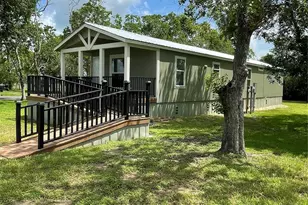 908 N Colorado St, Edna, TX 77957 - Photo 2