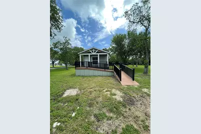 908 N Colorado Street, Edna, TX 77957 - Photo 4