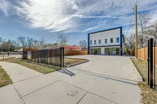 704 S 1st St, Conroe, TX 77301 - Photo 22