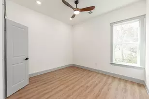 704 S 1st St, Conroe, TX 77301 - Photo 10