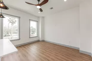 704 S 1st St, Conroe, TX 77301 - Photo 6