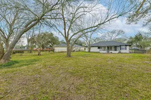 1913 Grace St, Alvin, TX 77511 - Photo 22