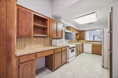 18039 Starboard Drive, Houston, TX 77058 - Photo 8