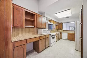 18039 Starboard Dr, Houston, TX 77058 - Photo 8