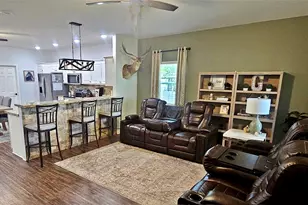 201 Smith St, Columbus, TX 78934 - Photo 2