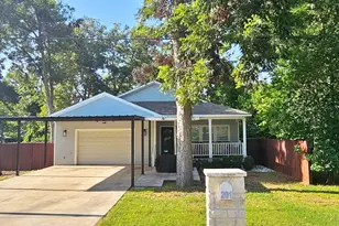 201 Smith St, Columbus, TX 78934 - Photo 1