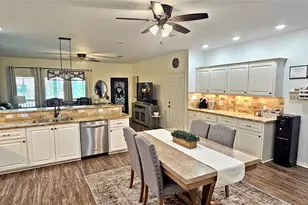 201 Smith St, Columbus, TX 78934 - Photo 6