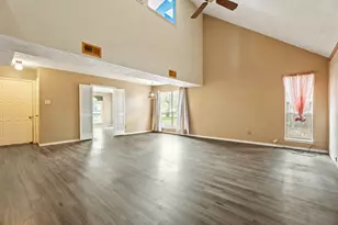 902 Essex Dr, Friendswood, TX 77546 - Photo 2