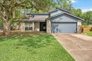 902 Essex Dr, Friendswood, TX 77546 - Photo 1