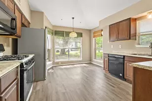 902 Essex Dr, Friendswood, TX 77546 - Photo 4