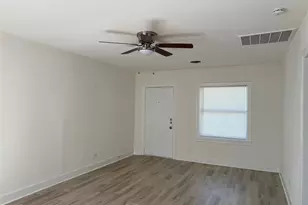 815 17th Ave N, Texas City, TX 77590 - Photo 2