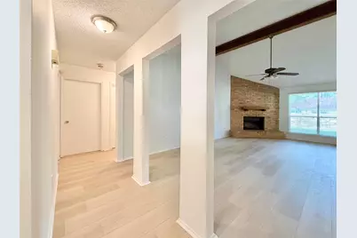6 Maywind Court, The Woodlands, TX 77381 - Photo 4