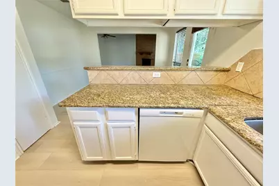 6 Maywind Court, The Woodlands, TX 77381 - Photo 18