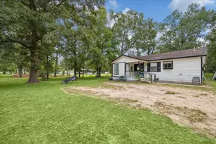 271 Trails End Dr, Cleveland, TX 77328 - Photo 2