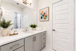 1430 W 34th 1/2 St, Houston, TX 77018 - Photo 22