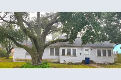 19 12th Avenue N, Texas City, TX 77590 - Photo 1