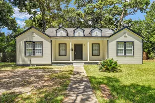 2642 Cedar Dr, La Marque, TX 77568 - Photo 1
