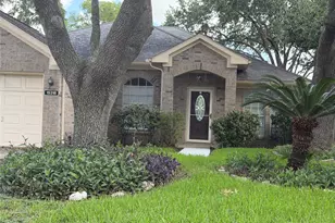 15318 Inks Lake Dr, Sugar Land, TX 77498 - Photo 2