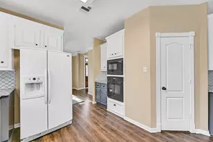 303 Regency Ct, Friendswood, TX 77546 - Photo 14