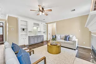 303 Regency Ct, Friendswood, TX 77546 - Photo 8