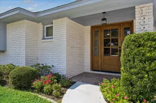 1327 Guese Rd, Houston, TX 77008 - Photo 2