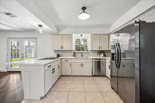 1327 Guese Rd, Houston, TX 77008 - Photo 8