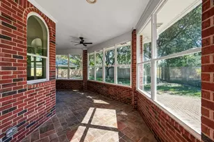 927 Peachwood Bend Dr, Houston, TX 77077 - Photo 24