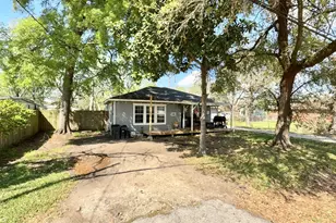 508 Clear Lake Rd, Highlands, TX 77562 - Photo 2