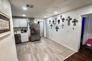 508 Clear Lake Rd, Highlands, TX 77562 - Photo 6