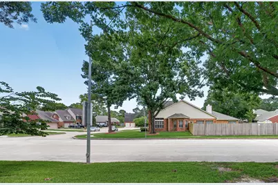1502 Beechurst Court, Houston, TX 77062 - Photo 4