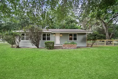 2122 Stadium Drive, Alvin, TX 77511 - Photo 1