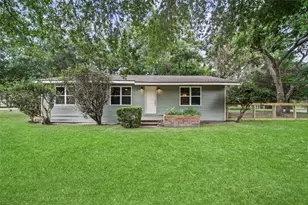 2122 Stadium Dr, Alvin, TX 77511 - Photo 1