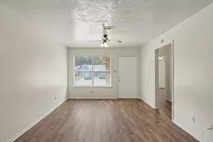 1605 Hazelwood St, Conroe, TX 77301 - Photo 4