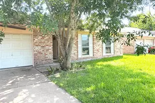 1822 Oaklawn St, Sugar Land, TX 77498 - Photo 2