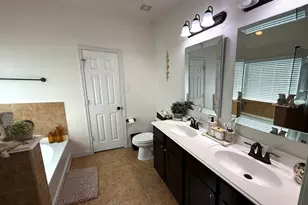 10122 Mariposa Stream Ct, Houston, TX 77044 - Photo 12