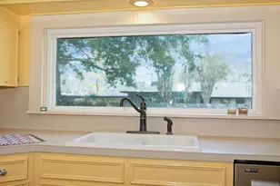 407 Robinson St, Edna, TX 77957 - Photo 14