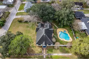 407 Robinson St, Edna, TX 77957 - Photo 36