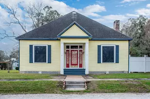 407 Robinson St, Edna, TX 77957 - Photo 2